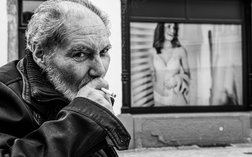 Rainer Lenga Raucher-mit-Plakat